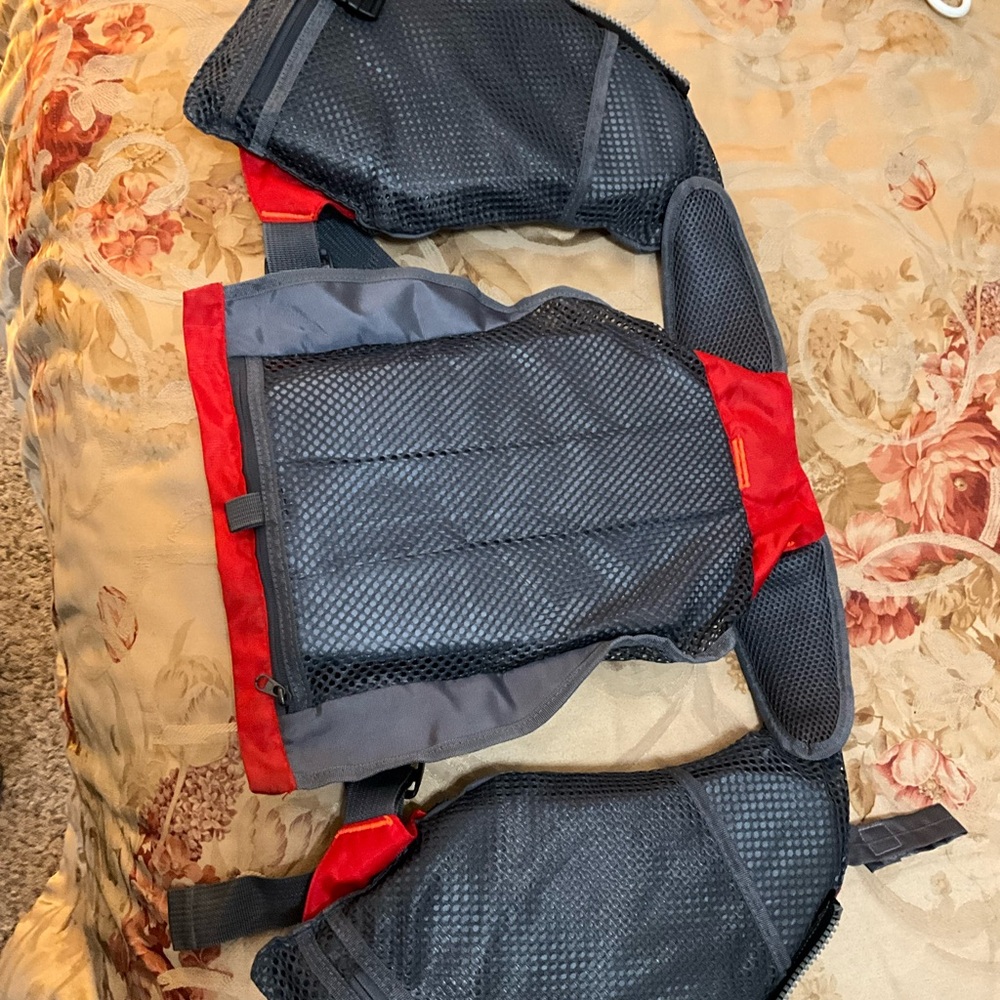 Fly fishing hunting vest! EXCELLENT CONDITION Adjustment-able/custom sizing! - Picture 7 of 16